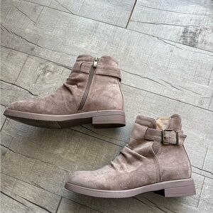 Women's Taupe Cushionaire Burke Buckle Boots